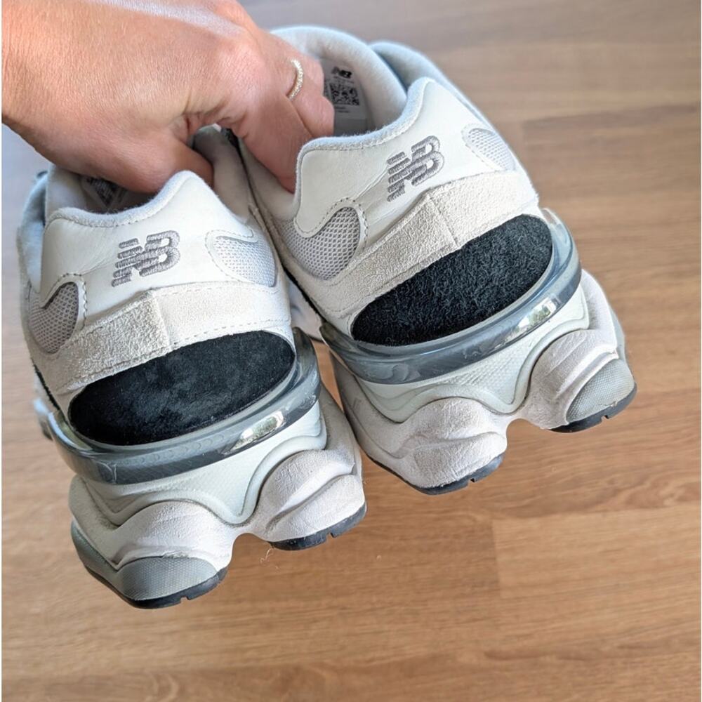 New Balance 9060 Sneakers Womens 9 Mens 7.5 Gray Jet Low Top U9060JBB Leather - Picture 7 of 8